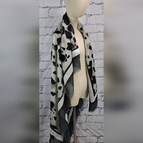 Burberry Women's Scarf Wrap Grayscale Leopard Cheetah Modal Silk 52" x 52" - Picture 8 of 16